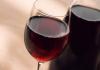 물과 함께 포도로 만든 와인 요리법 설탕이 첨가되지 않은 와인